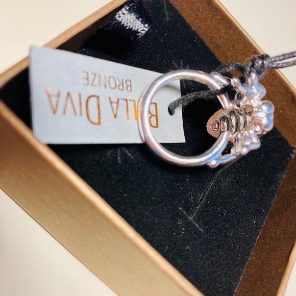 NWT Bella Diva Bee ring. Size 7 - Picture 5 of 9
